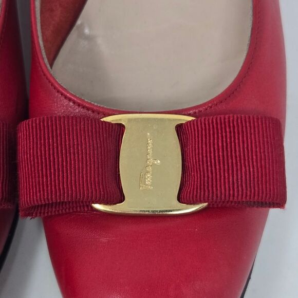 SALVATORE FERRAGAMO Vara Red Leather Bow Gold Logo Low Block Pumps 8AAAA - Picture 3 of 10